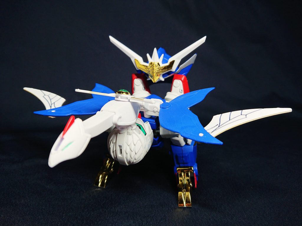 飛行形態となる飛翔神鳳形態です。LGBB素体のため思ったよりサイズ感があります。