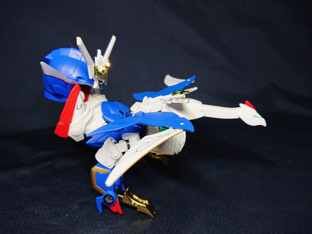 鳥脚のせいか、横から見るとなんだか鶏のような…