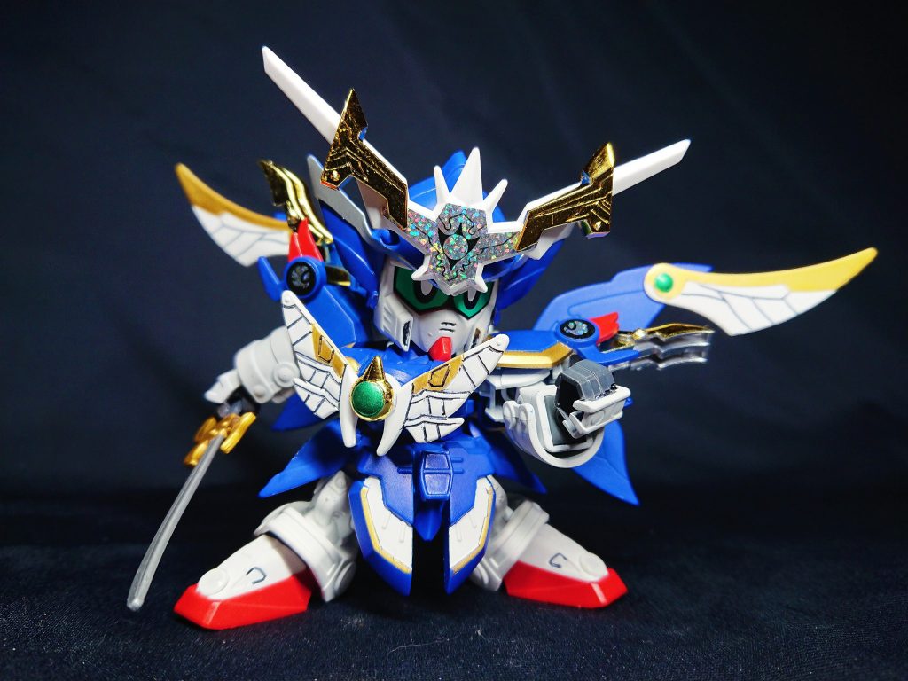 前立て、胸部、翼、肩爪を全て展開してとにかくカッコいい!技名も「一刀両断魔破(マッハ)斬り」で大変良い響き。ウイングガンダムがモチーフですが、アーリータイプやゼロカスにも見えます。