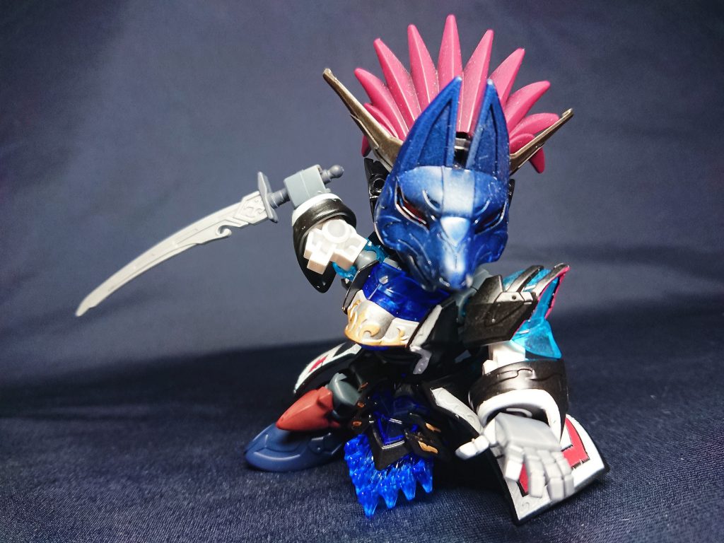 狐への変形の恩恵で、佐助の頭部が仰け反るくらい可動するので、ポージングやブンドド中の干渉を避けることができ優秀。狼らしくもっと飛び掛かるようなポーズができたらなーと思います。