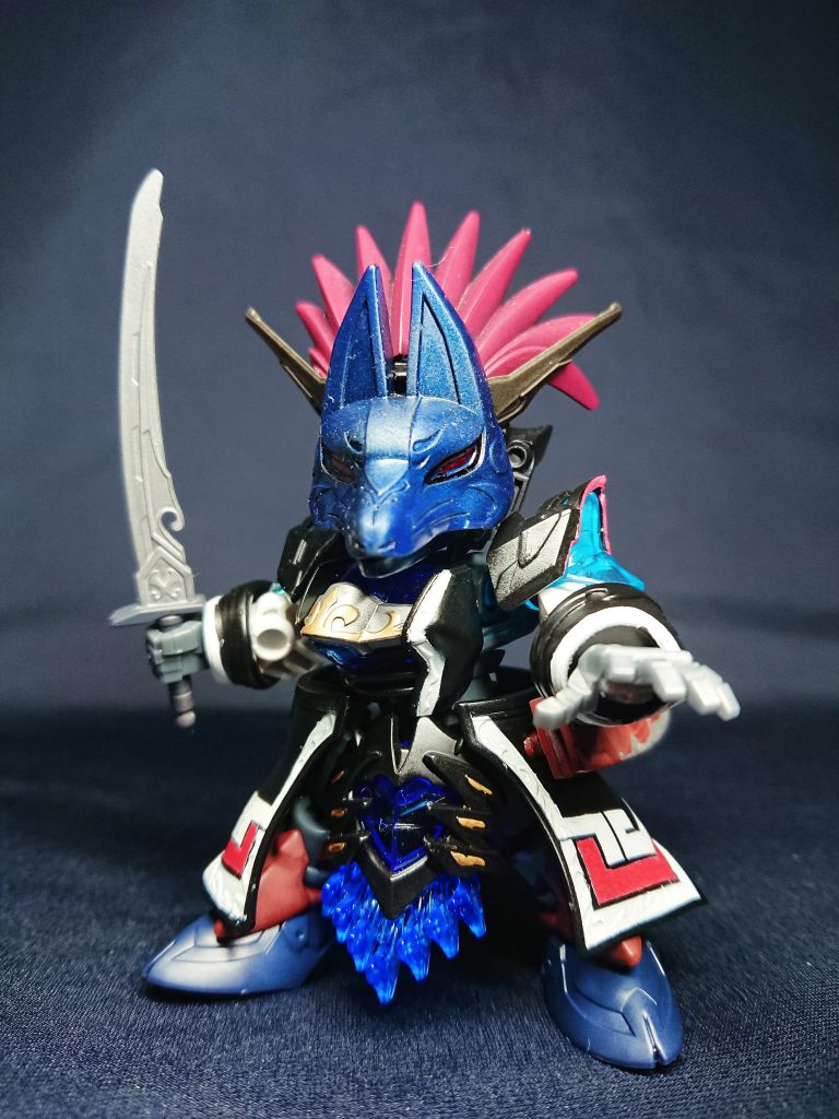 ムシャワールド北方に住む狼の戦士。常に狼の面を付けているせいか素顔がわからず、 ダークマスクと間違われることも。ウェンカムイ(漆黒の星)から民を守るべく、曹操や佐助と共に戦う。