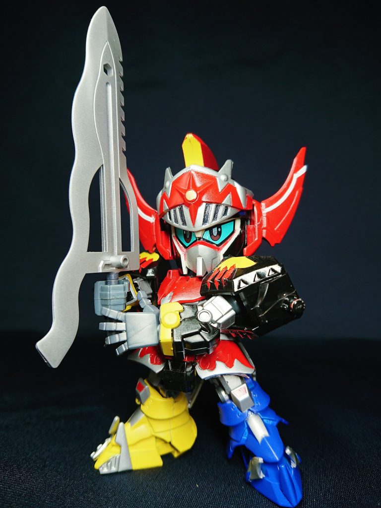 兜はナイトガンダム+クラウンナイト+徐晃デスサイズ(の肩パーツ)で構成。可動時に少し肩に干渉しますが、ギリギリいいサイズにおさまってくれました。