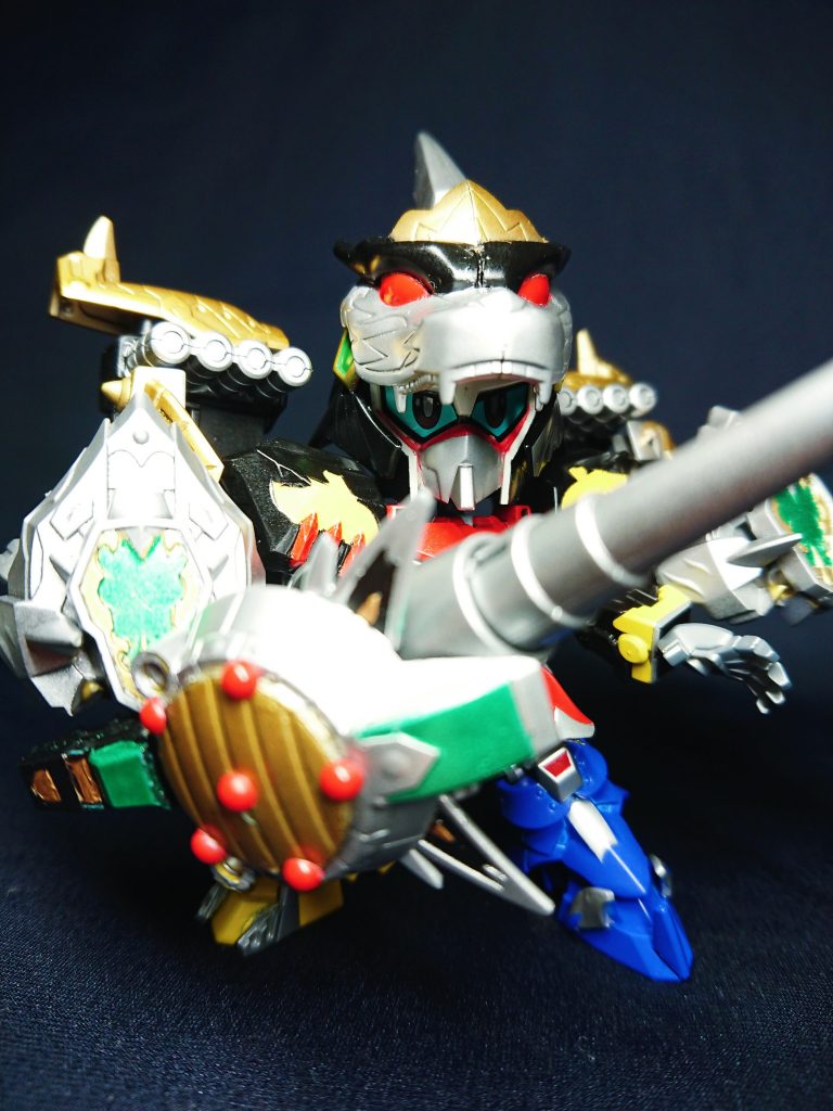 見た目的に獣帝というよりはフルアーマー大獣神。よく見ると鎖骨部分にまだパーツ取り付け位置が… ということでもう一段階強化されます。