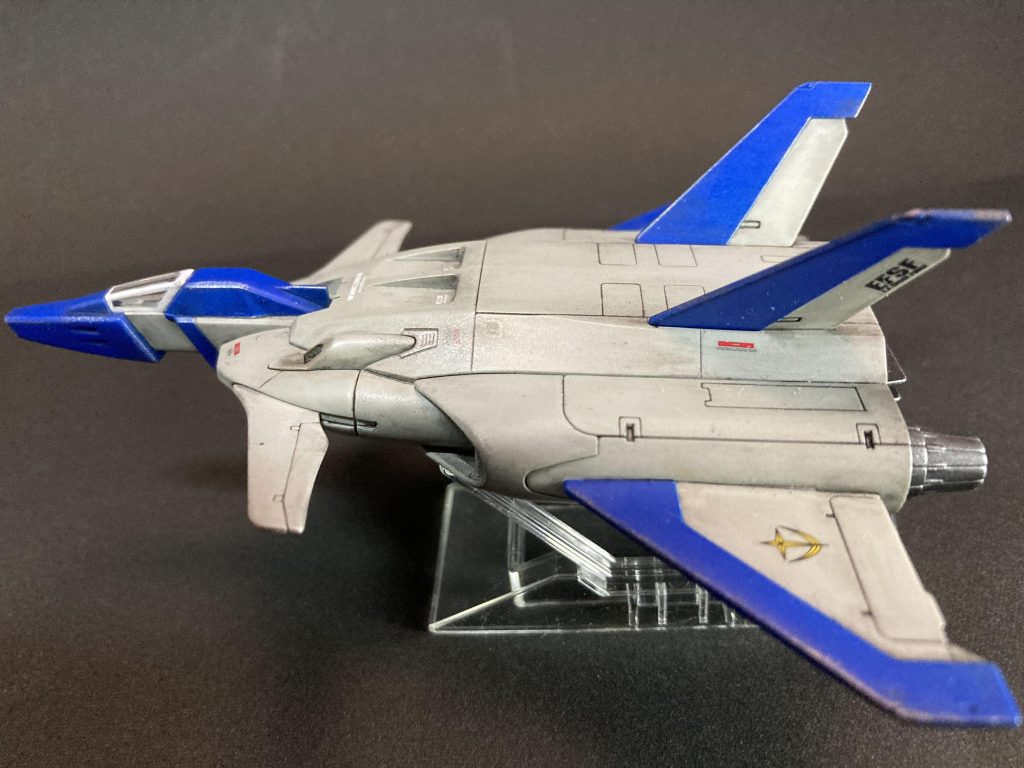 航空機っぽく見えれば良いなぁと言うことで、メインはガルグレーです