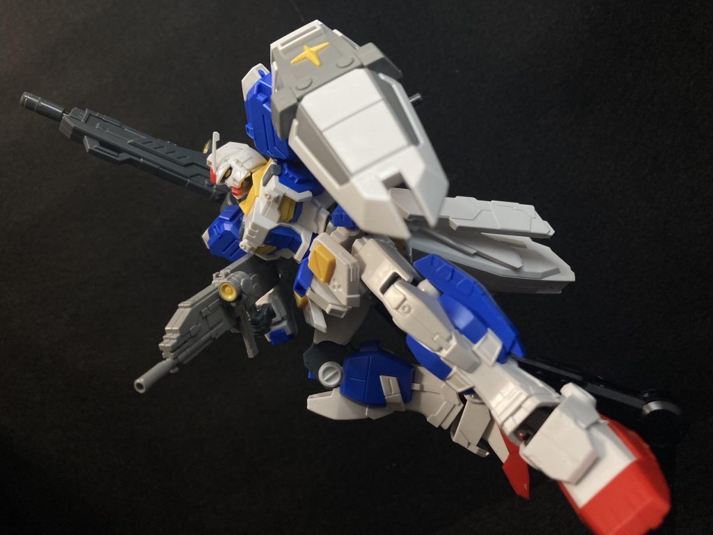 写真は目のシールのみ貼った状態です