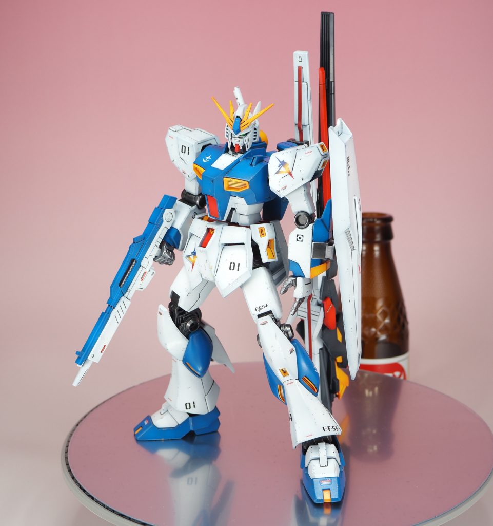 ffνガンダムにはないライフルとシールドは通常販売のEGνガンダムから取ってきました。