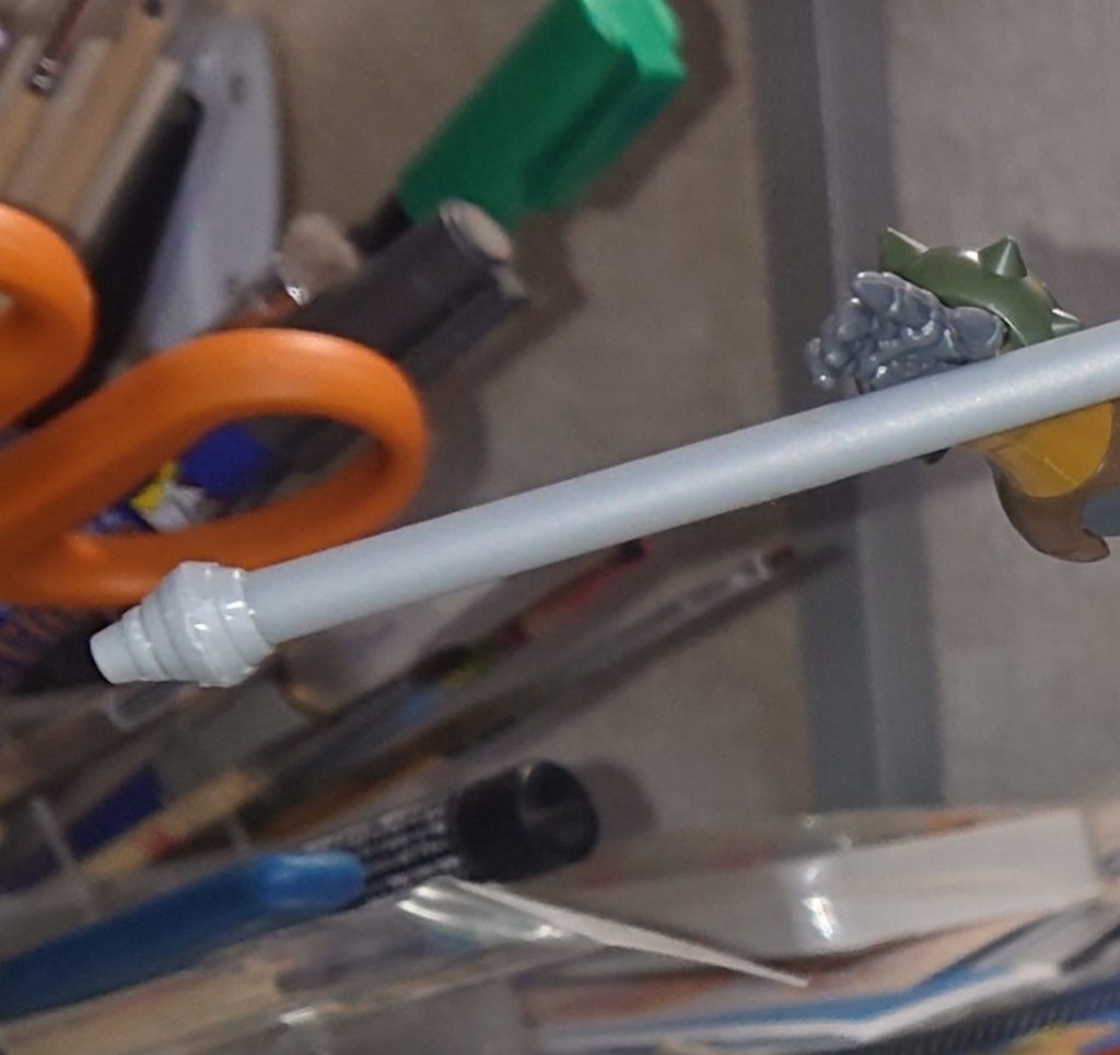 使用したのは、デスアーミーライフル、グレイズアインのアックス、MSスパイク、プラパイプ、100均のチェーンです。石突部分はMSスパイクのトゲ無しを使ってます。