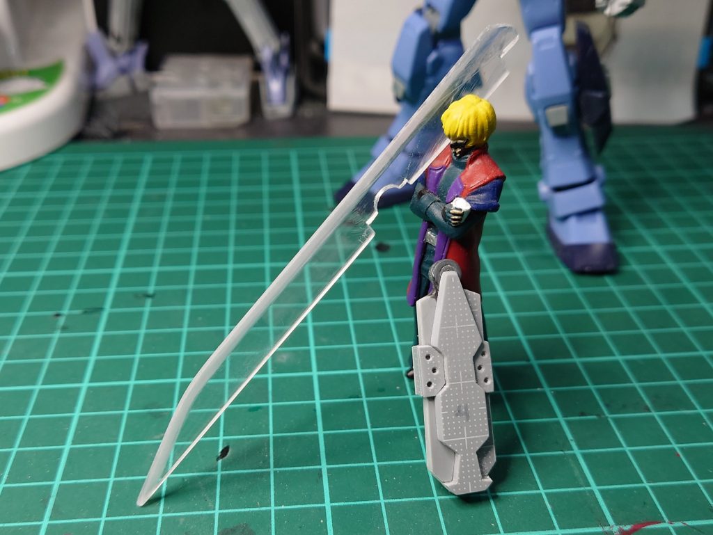 ダイソーのクリアケースより切り出した刃