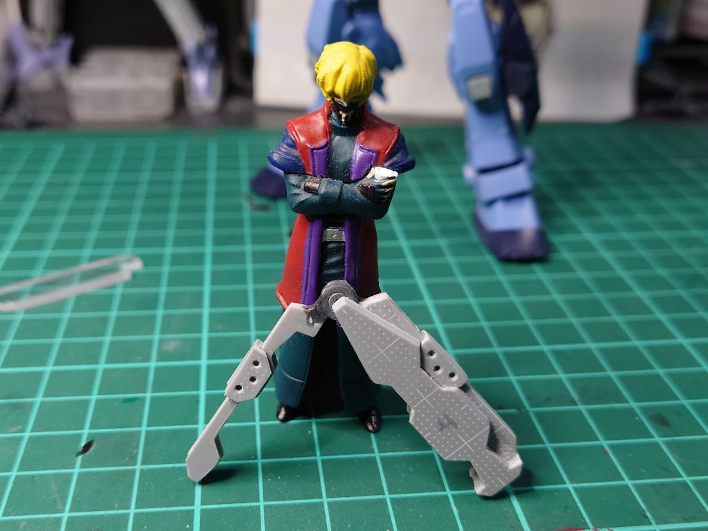 一応開閉式で盾となりますが・・・塗装後にやろうとしたら折れそうになったので、完成後は永遠に剣のままです😅残念