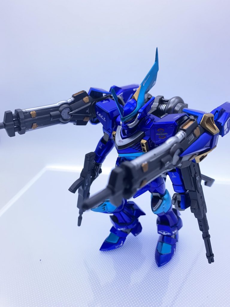 両肩のディープアームズがいい迫力をだしてくれはる