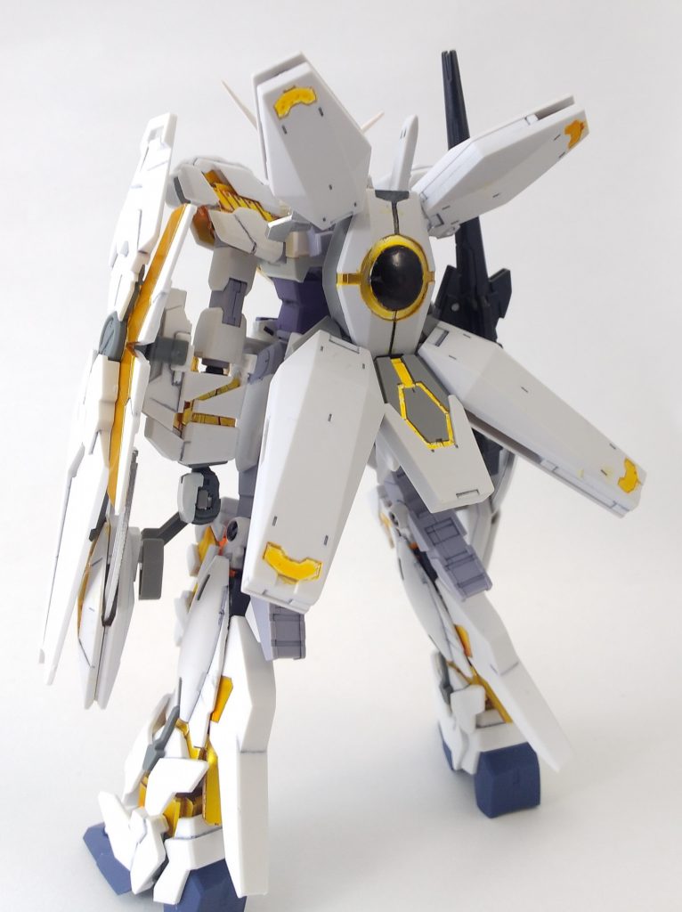 ネプテイトウェポンの塗装もイエローゴールドです。この展開前の形態も妖精の羽っぽくていいですよね。