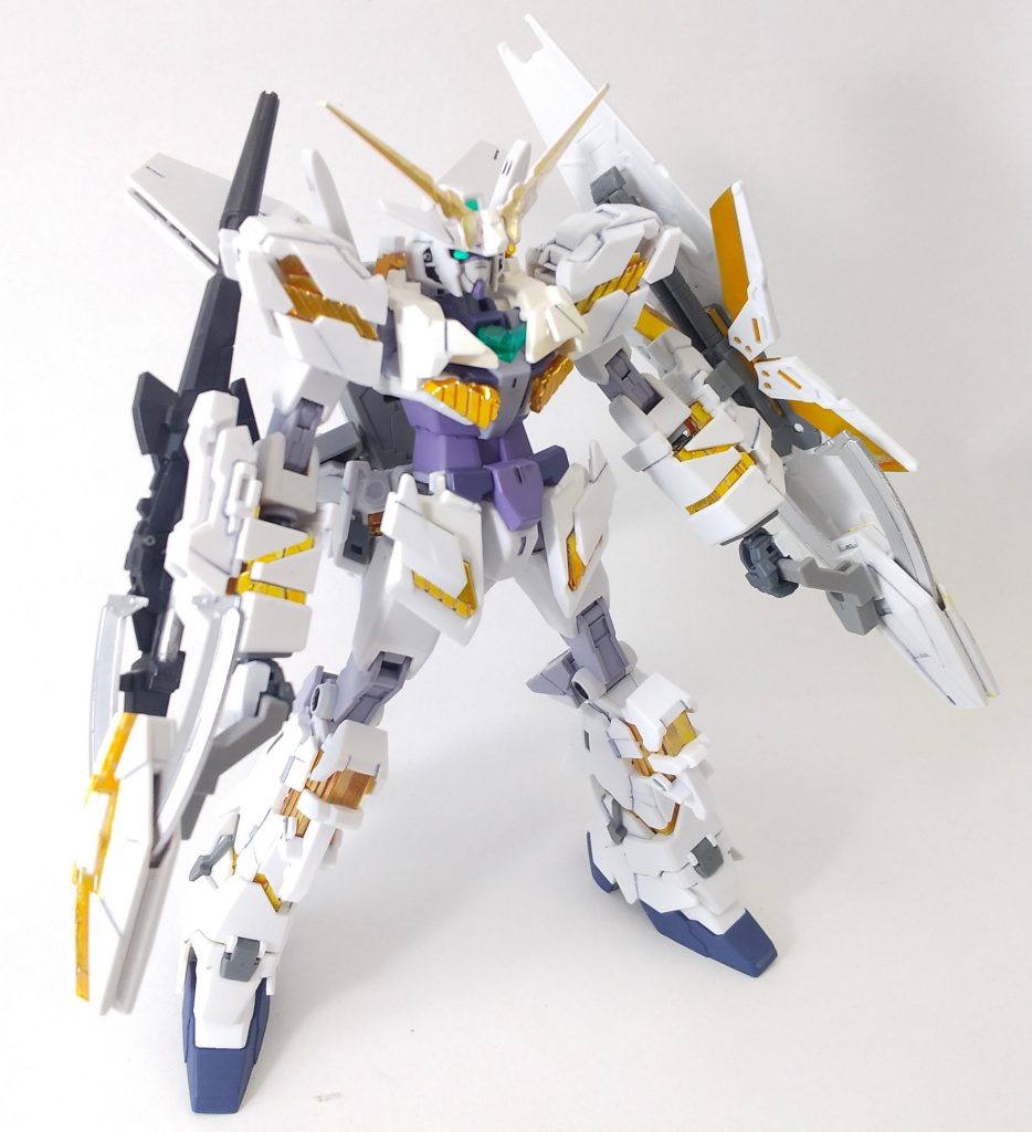 ネプテイトウェポン装備ビームガンは手に持たせます。ハンドパーツは次元ビルドナックルズを使っています。