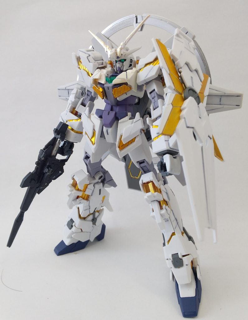 新色マーカーを使った感想ですが、その名の通り、白よりのゴールドと黄色よりのゴールドですね。イエローゴールドは水性トップコートを吹いたときに赤っぽく滲むことがありました。ホワイトゴールドは撮影時に光の反射が強く感じた気がします。