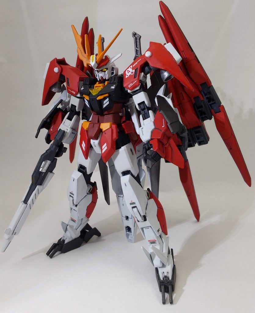 肩に追加したスラスター以外はコアガンダム関連のパーツを使ってミキシングしました。バックにはコアガンダムⅡのシールド、フェイクニューのフィンファンネル、スラッシュブレイド2本を背負っています。