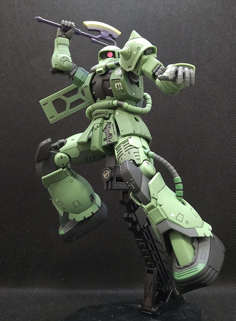 楽しくサクッと組もう!ということで最初から成型色活かしで作成することに。破損箇所やマーキングシール補填箇所等のみ水性ホビーカラーで塗装。はみ出たらマジックリンで拭き取り…という具合でサクッと塗装。手持ちによもぎ色が無かったのでライトグリーン部分の調色は適当にやったので色味が違うのですが…まぁドアンザクはそもそもツギハギだろうし、ということでOKにしました(笑)