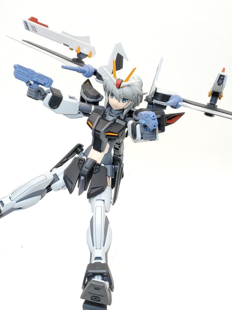 バックパックのレールガンも楽々展開可能です元々バックパックの可動域は優秀なのでうまいこといきますね