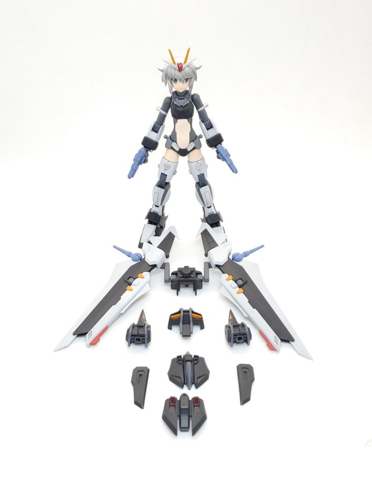 装備一式腰はボールデンアームアームズの最小のヤツを接着したりフロントアーマーはネオジム磁石を埋め込んで接続しています