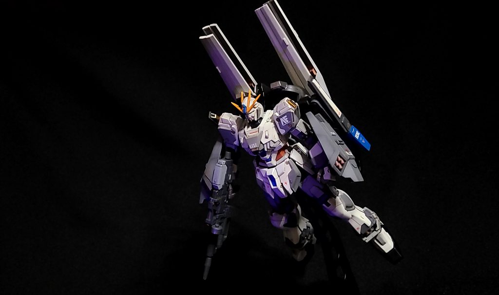 黒バックで宇宙を航行しているようなイメージで。