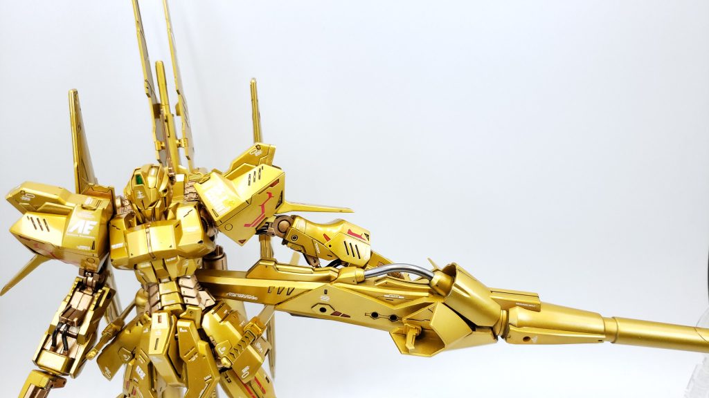 ビームライフルはマグネットパワーでバックパックにマウントしてます🧲