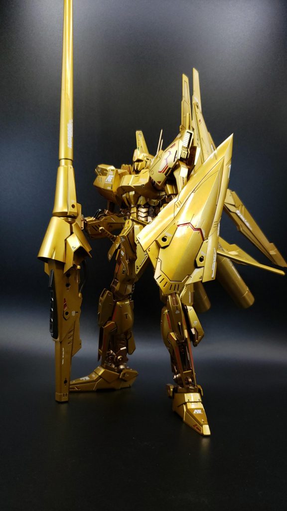 カラーレシピは装甲・・・ヴィクトリーゴールド スターブライトゴールド関節・・・パールカッパーいずれもガイアノーツさんです✨光沢・・・スーパークリアーGX100KOGの特徴的な赤いラインはデカールで表現してます😊