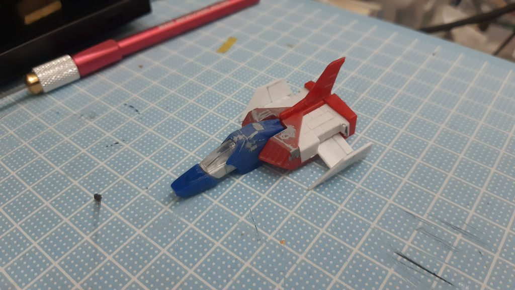 こうなりました。ここから機首を2ミリ短くしてます。塗装して最後の工程、エッジに線を置く際に、線がヨレて心も折れました。(-_-;)