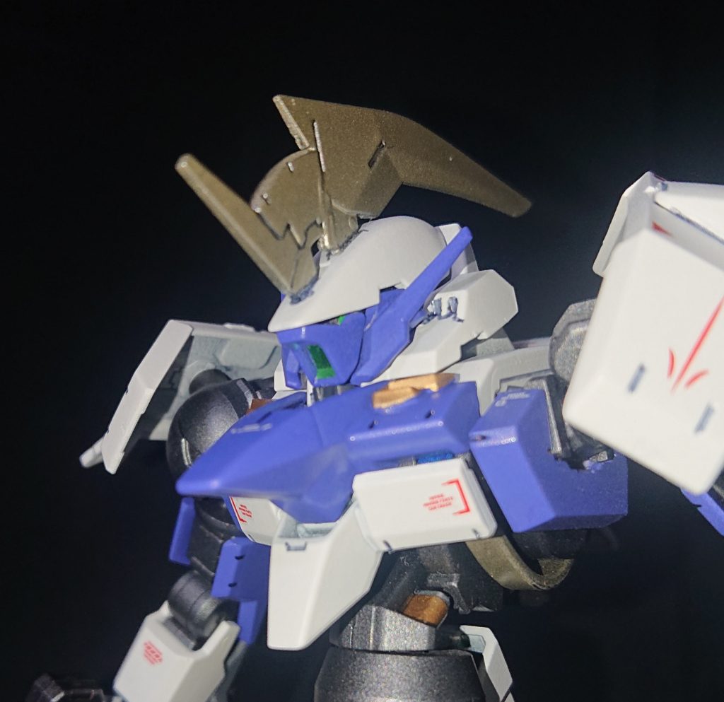 右から、頭部アップ鶏冠はグレイズリッターとジュリアの足ブレードから。