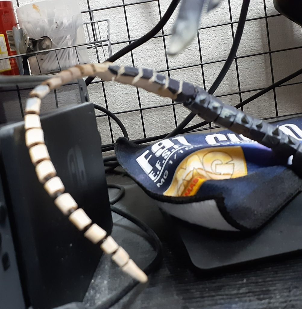 尻尾もすべてパテで作りました。