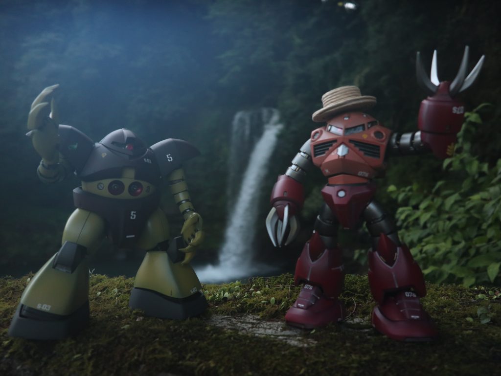 Twitterではちょいちょい掲載している「旅するシャア専用ズゴック」バージョンとのツーショット