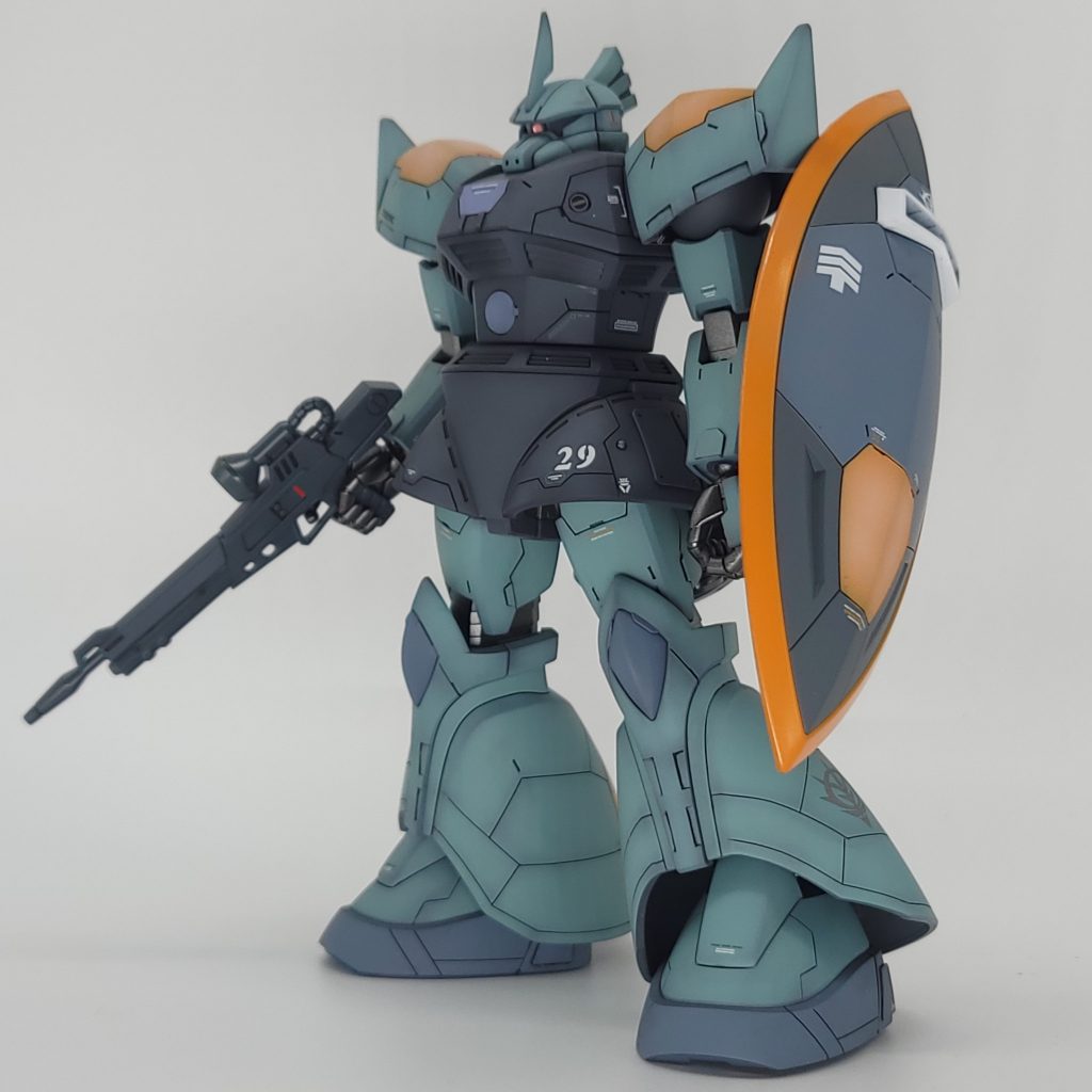 ■武装あり版ビームライフルはEGストライクガンダムとニコイチし、ゲルググ特有のT字型ストックを無くすことで、実在しそうな兵器のデザインに寄せようとしました