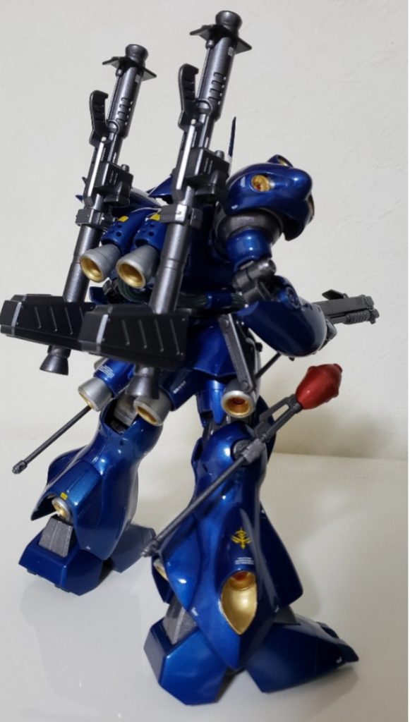 バックショット。ケンプファーといえば武器満載がデフォ!むしろ背中にジャイアントバズがないと寂しいくらい!?武器類はガンメタ(タミヤカラースプレー)です。