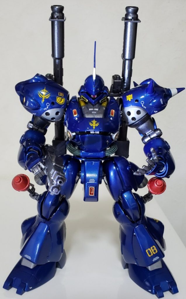 缶スプレー(タミヤカラー)での塗装です。マイカブルーはメタリックブルーほどギラギラしてなくて、深みのあるブルーが綺麗なので大好きなカラーですね☺キット付属のドライデカールとテトロンシールは使わずにガンダムデカールを使用。光沢トップコート(水性)×4で仕上げました。間接パーツはABS製なので水性ガンメタで筆塗り塗装。バーニアはオレンジで塗ったけどメタリックにミスマッチな感じだったのでゴールド(タミヤカラースプレー)へ変更。内部中央へ赤く塗った丸モールドを追加してます。