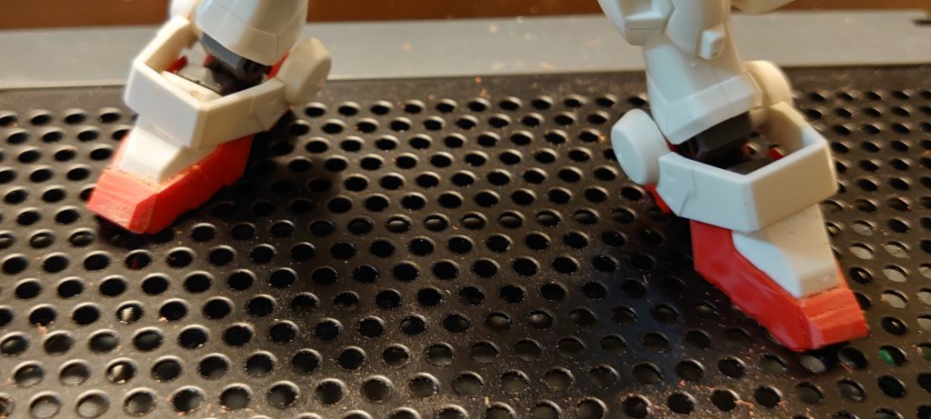 つま先の延長。左右均一が取れなかったのと、貼り付けた境目が消せなかったのは次回の課題。パッと見の足先の詰まった感じは解消されたかと思います。最近は短めが流行りかもしれませんが、個人的にはこのくらいの長さが好みです。