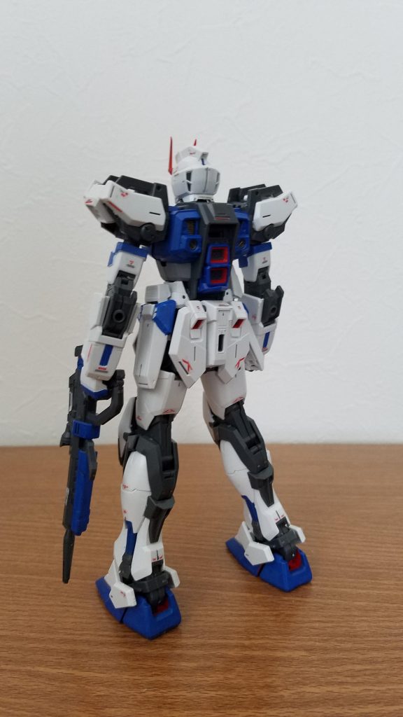 最後に背部。シールはRGユニコーンから使っています。そのうちRGユニコーンも出すかも？思いの外、試験機感が出ていて、気に入っています。しかし、腕が落ちます。助けて下さーい‼️