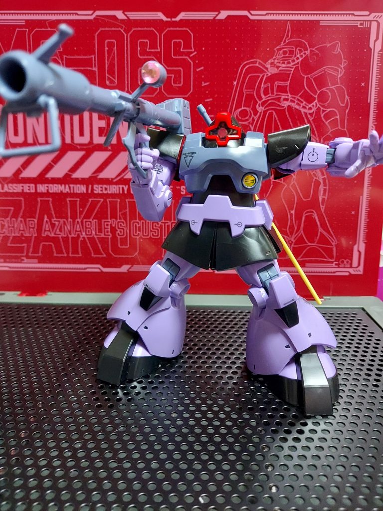 とりあえずリックドムにもできますがノーマルのドムで作成しました。ちょっとだけスミイレとなんか余ってたステッカーをペタペタ。スコープもジュエルシール使ってみました。