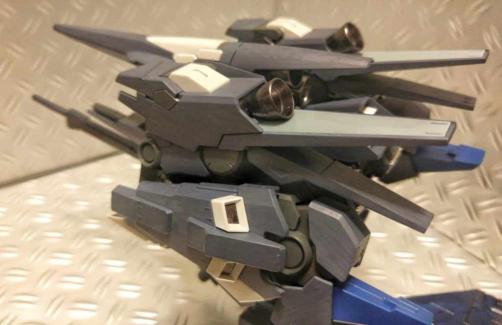 バーニアはマーカーのヘビーガンメタリックで塗ってます!