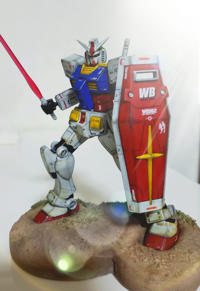 足場を作ってプチジオラマに。膝関節が緩みやすいのが難点だけど、スタイル、可動域共にRGガンダムを超えてますね!フルウェポンセットも発売されたので、またEGガンダム作ります^^