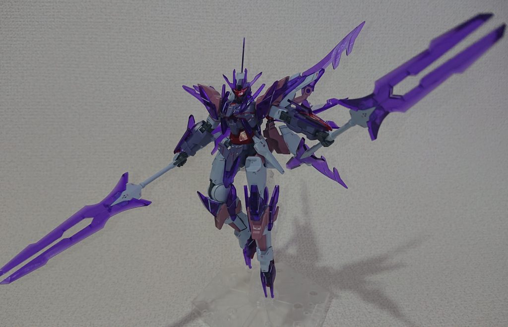 この大きなGNパルチザンⅡをメイン武装した姿がよき❗クリアな紫パーツが「氷河」の意を体してたまりません😊