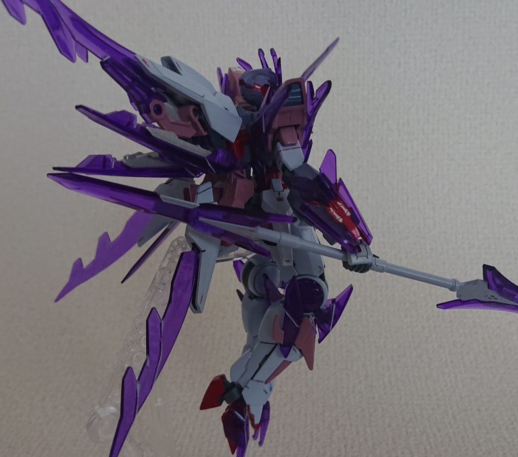 アクリル絵具でスミ入れを白、黒、灰色を要所に入れました（一部水性ホビーカラーのメタリックでもスミ入れ）。