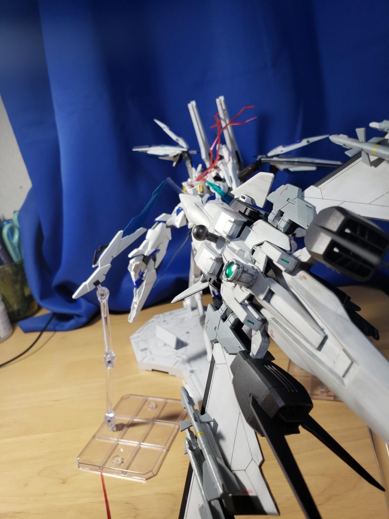 ヴァルキリーのパイロットはリミッターを外し、最大限の性能で