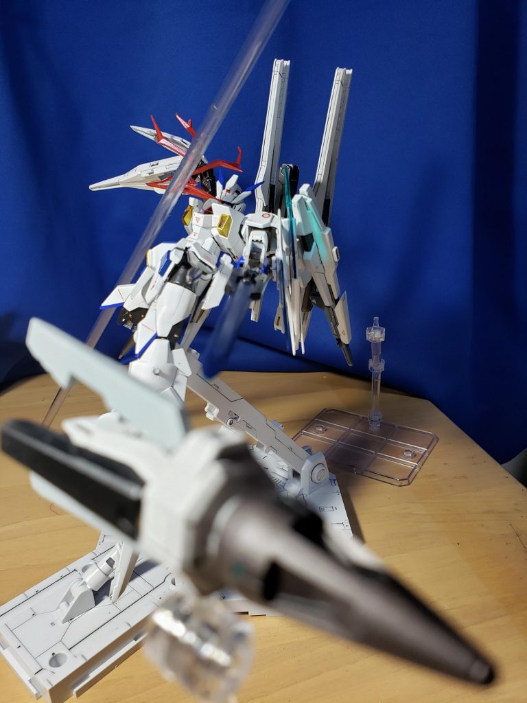 かろうじてレールガンを回避し、最後の小型無人機をヴァルキュリアソードライフルで撃墜。ここで幸運なことに、無人戦闘機はレールガンを撃って来なくなった。彼女は察した。1週間ほど前の戦闘から補給が得られないため補給無しでずっと飛んでいた。だからこのタイミングでレールガンは弾切れを起こしたのだ。