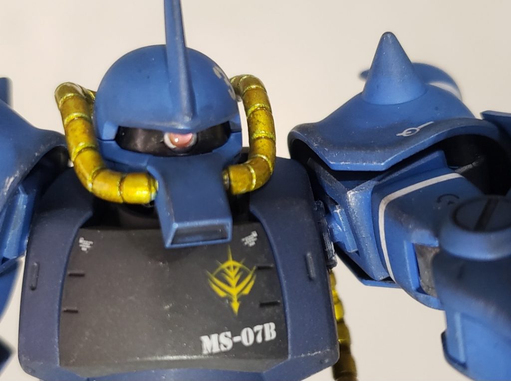 モノアイはシルバーに塗ったコトブキヤ丸モールド3㎜にHアイズ2㎜をセットしたものを穴を開けて仕込んでます。動力パイプのクリアーイエローを筆塗りしたのは失敗でした…肉眼ではわからないけど、アップにすると塗りムラが^^;