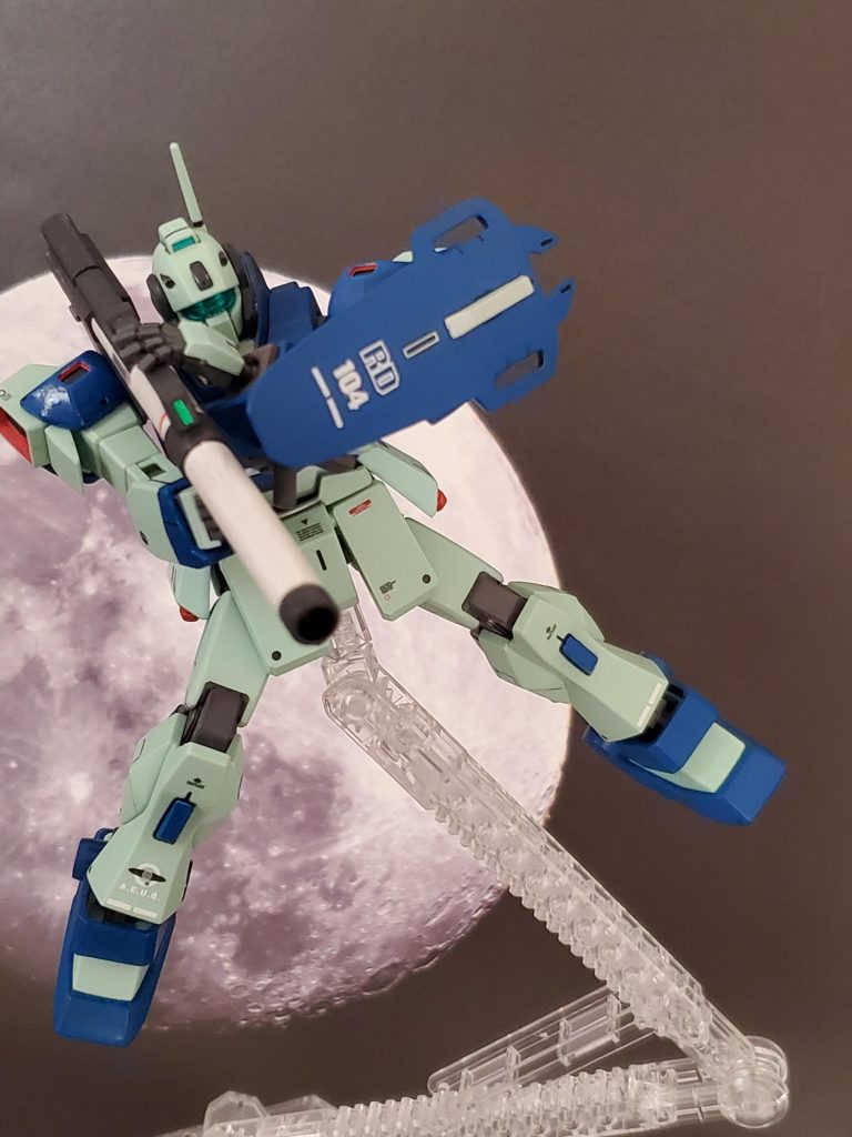 月🌙を背にバズーカ発射～‼️