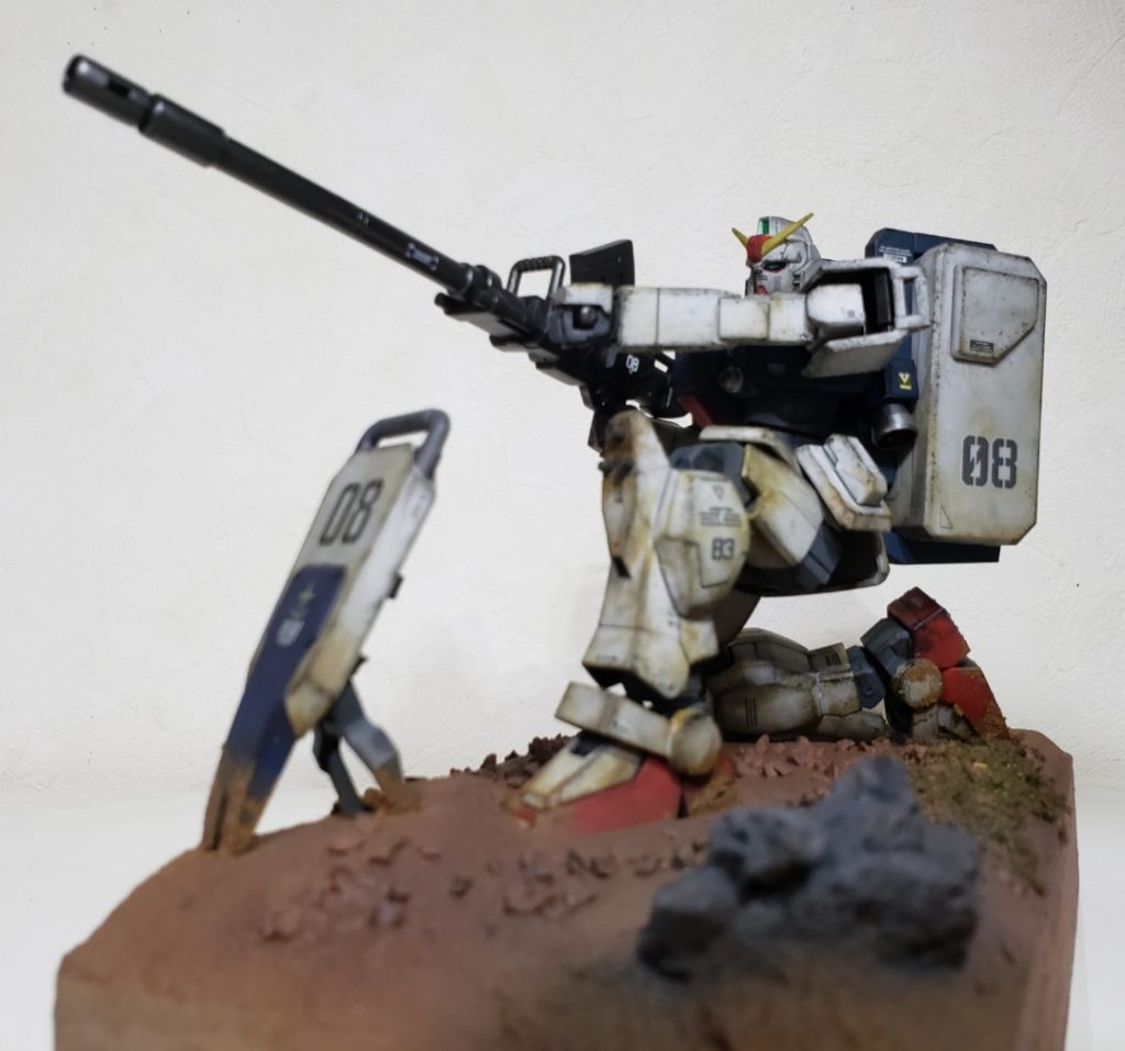 ・フィニッシュングサフェーサー1500ブラック・グランプリホワイト・ディープオーシャンブルー・MSレッド・ダークアイアン・GX113艶消し・ウェザリングカラー(ステインブラウン)・水転写デカールジオラマ用に泥汚れを追加して、サンダース機として仕上げました。