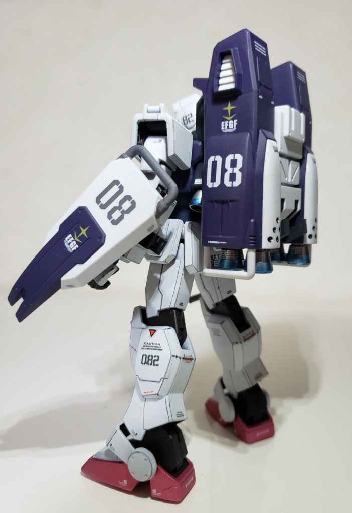 ・フィニッシュングサフェーサー1500ブラック・グランプリホワイト・ディープオーシャンブルー+パープル・GXメタルピーチ・ダークアイアン・GX113艶消し・水転写デカールカラーリングをアレンジしてカレン機として仕上げました。小隊3機まとめて大きめのジオラマ作ろうかな?