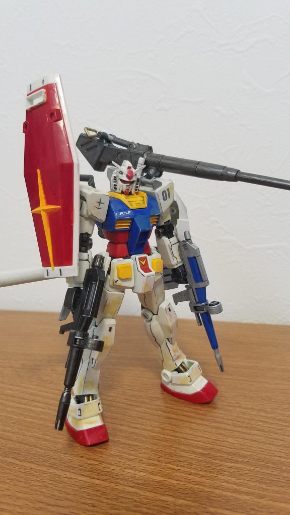 見ての通り、普通のガンダムです。こちらは、プランA。肩にガンタンク初期型のキャノン砲を装備している、火力重視タイプです。ライフルは2丁で、シールドは肩にラックさせています。「ラックタイプの盾って、こんなに便利だったのかよ‼️」という技術士官の感想から実現したもの(という設定)です。