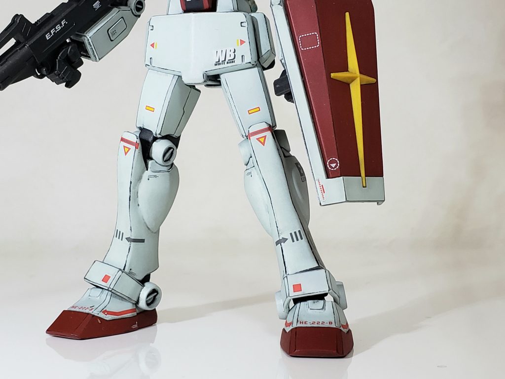 脛を平らにするために突起を削ってエポパテで造形しなおし。もう少し太めにしたかったけどバランス調整が難しかったです💦脛の合わせ目消しと爪先の肉抜き埋めは必須ですね。