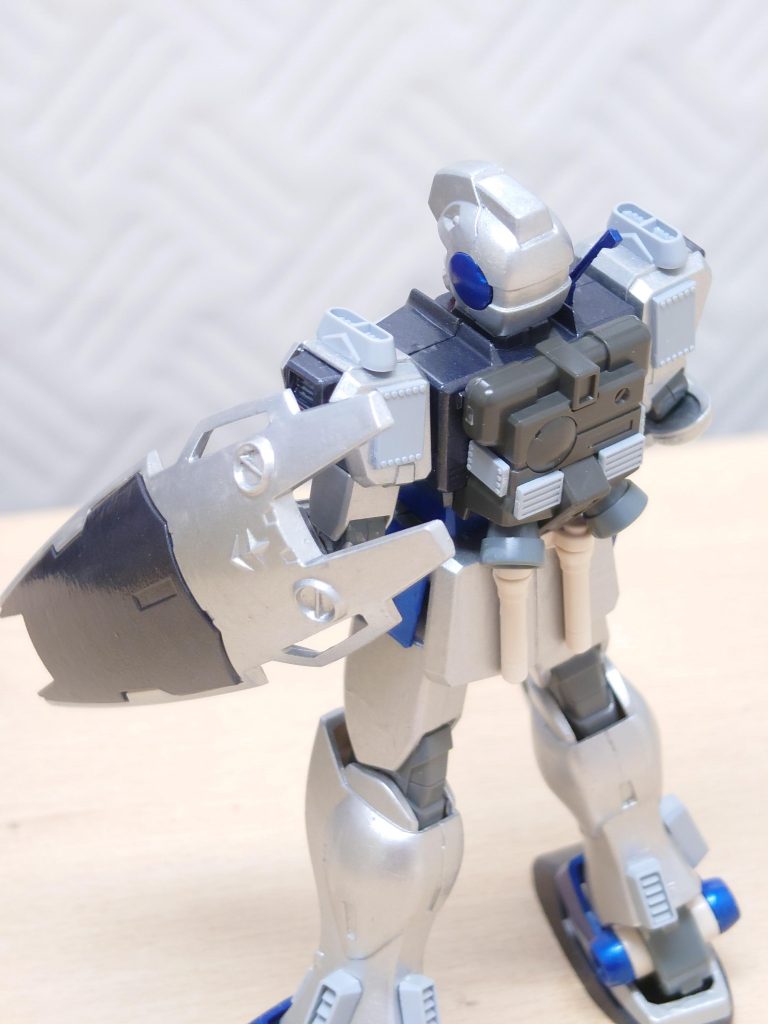 足首に姿勢制御用スラスター。肩部スラスターは宇宙空間に置いて下方への緊急回避に用いられる。と、設定しとります(笑)。