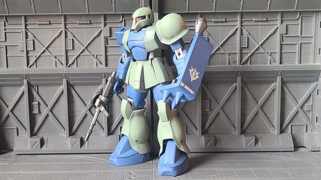 105ｍｍマシンガンとスパイクシールドにシュツルムファウスト装備。