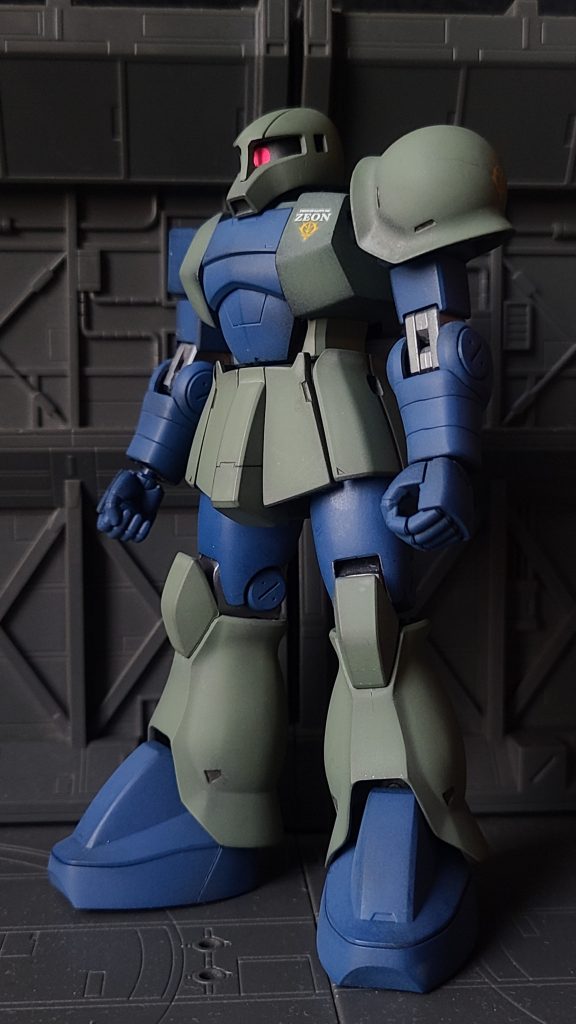 基本工作は、胸部幅増しと袴と肩アーマーの淵を薄く加工した程度。後は頭部と肘関節の後ハメ加工になります。