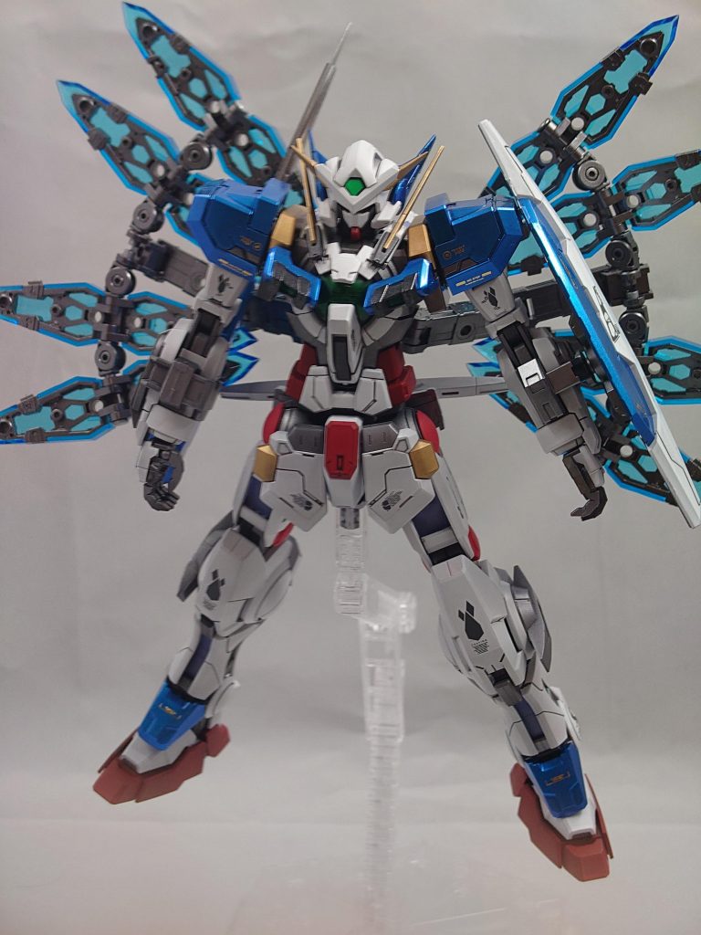 やったことと言えばガンダムアストレアTYPE-F2から最低限まで装備を外しまくって、背中にバインダーを取り付けたぐらいです。